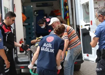 17 yaşındaki çocuğun üzerine kolon devrildi
