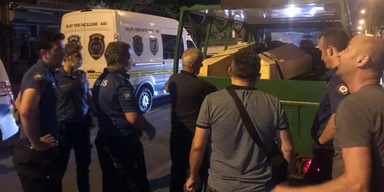 Evlat vahşeti! Annesinin boğazını bıçakla kesti