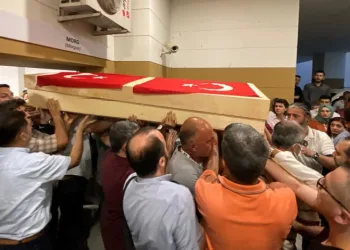 Doktor Ekrem Karakaya’yı meslektaşları uğurlandı