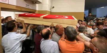 Doktor Ekrem Karakaya’yı meslektaşları uğurlandı