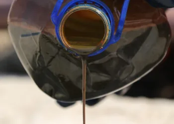 Bakan Dönmez Adana’daki petrol kuyularını inceledi