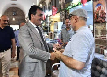 Başkan Dündar, esnafla bayramlaştı