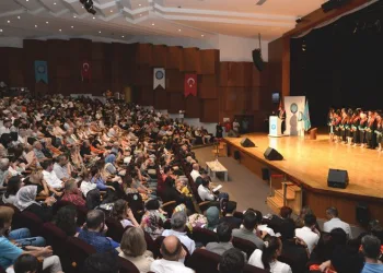 BUÜ Hukuk Fakültesi mezunlarını verdi