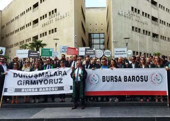 Bursa’da avukatlar Servet Bakırtaş için eylemde