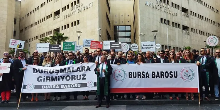 Bursa’da avukatlar Servet Bakırtaş için eylemde