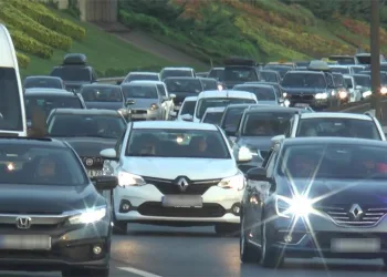 Tatilcilerin trafik yoğunluğu başladı