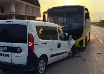 Bursa’da halk otobüsüyle kafa kafaya çarpıştı: 1 ölü 