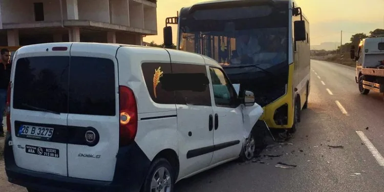 Bursa’da halk otobüsüyle kafa kafaya çarpıştı: 1 ölü 