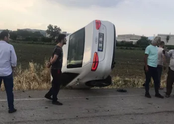 Bursa’da kontrolden çıktı, karşı yönde geçip devrildi