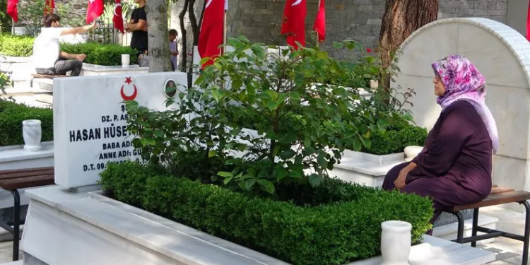 Bursa Pınarbaşı Şehitliği’nde hüzünlü bayram