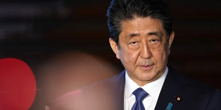 Japonya eski başbakanı silahlı saldırıda öldürüldü