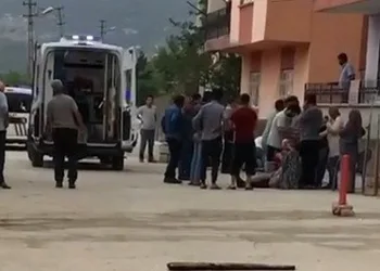 Annesiyle tartışan babasını öldürdü