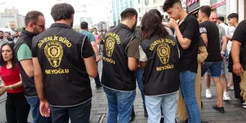 İstanbul Taksim’de kayıt dışı göçmen denetimi