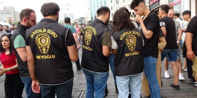 İstanbul Taksim’de kayıt dışı göçmen denetimi