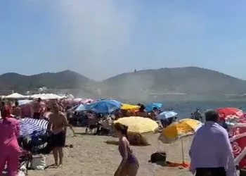 Balıkesir’de plajda hortum paniği
