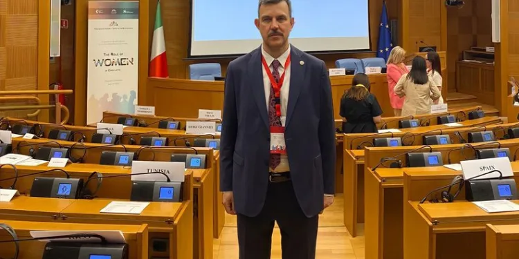 AK Partili Esgin Roma’daki toplantıda konuştu