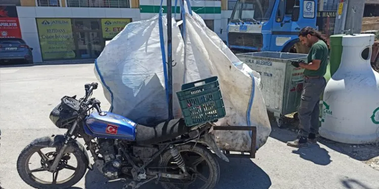 Ruhsatsız hurda arabaları trafikten men edildi