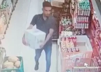 Zincir markette sıvı yağ hırsızlığı