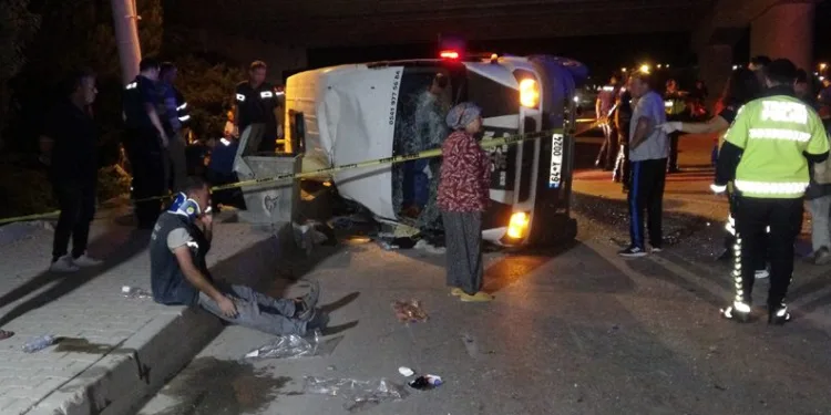 Tarım işçilerini taşıyan minibüs devrildi