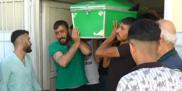 Silahlı kavganın ortasında kalan çocuk öldü