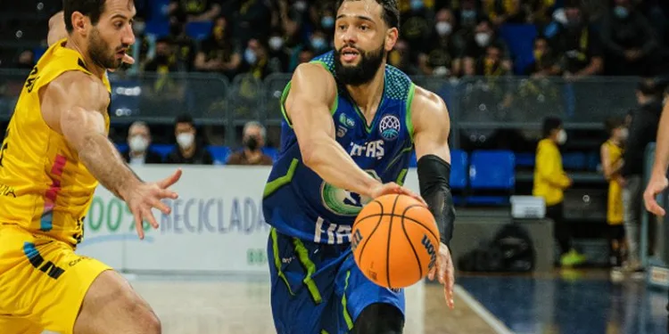 Tyler Ennis TOFAŞ’ta kaldı