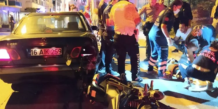 Otomobile çarpan motosikletli yaralandı