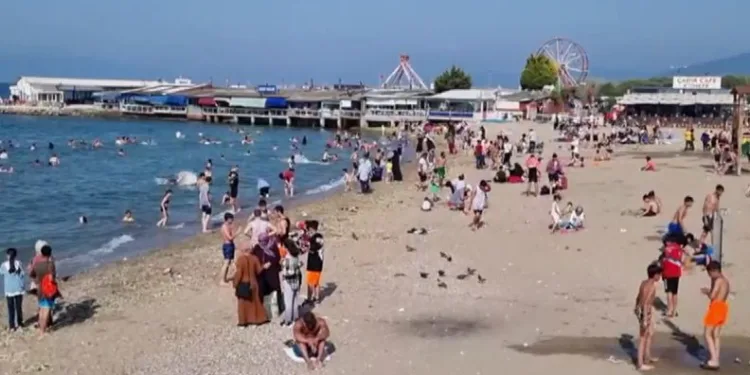 Günübirlikçiler Mudanya’da denize akın etti