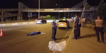 Balıkesir’de 2 aracın çarptığı yaya öldü
