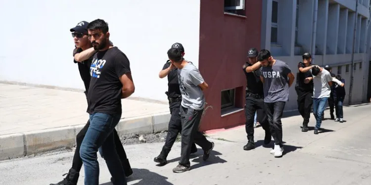 Adana’da “Niye yan baktın” kavgası: 1 ölü