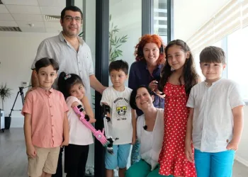 Bursa’da protez ihtiyacı olan çocukların yüzü güldü