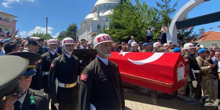 Sakarya şehidini son yolculuğuna uğurladı