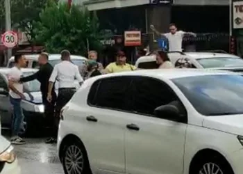 Bursa’da kaza sonrası birbirlerine girdiler