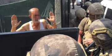 Adana’da özel harekatlı uyuşturucu baskını