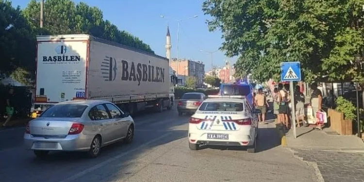 Çanakkale’de TIR’ın çarptığı yaya öldü