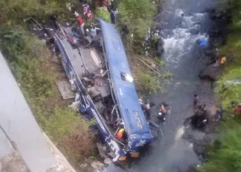 Kenya’da otobüs nehre düştü: 24 ölü