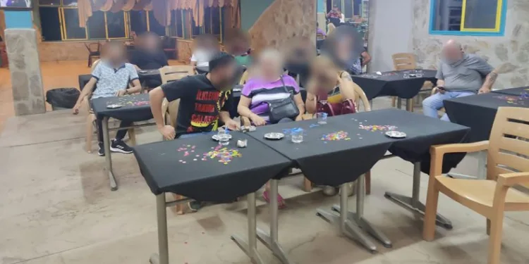 İzmir’de kahvehanelere kumar baskını