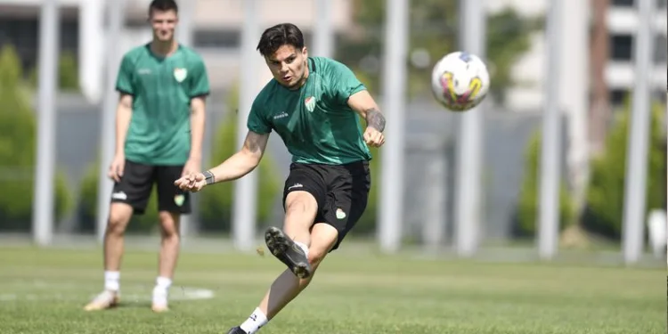 Bursaspor sabah antrenmanın şut çalıştı