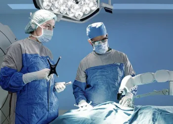 Robotik omurga cerrahisi artık Türkiye’de