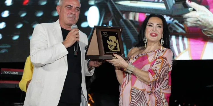 Gemlik Film Festivali’nin açılışını Türkan Şoray yaptı