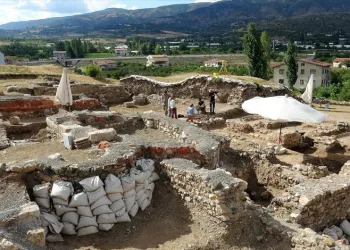 Helenistik döneme ait tapınak gün yüzüne çıkartılıyor
