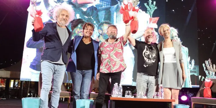 Ünlü isimler festivalde Gemliklilerle buluştu