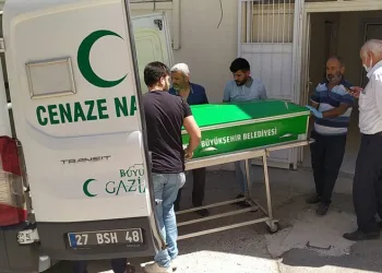 Avukat bağ evinde dehşet saçtı