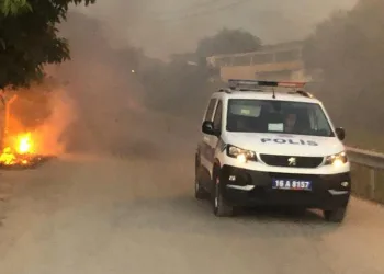 Bursa’da çalılık alanda çıkan yangın panik yarattı