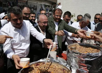 Bursa’da aşure kazanları kaynadı