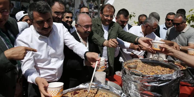 Bursa’da aşure kazanları kaynadı