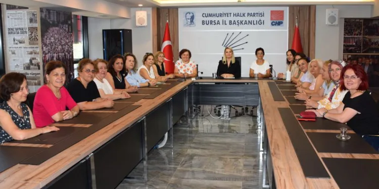 CHP’li kadınlar: “İstanbul Sözleşmesi’nden vazgeçmiyoruz”