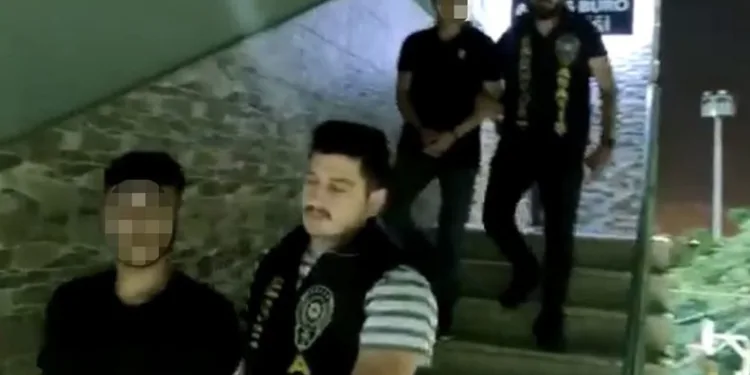 İş yerlerini haraca bağlayan çete çökertildi