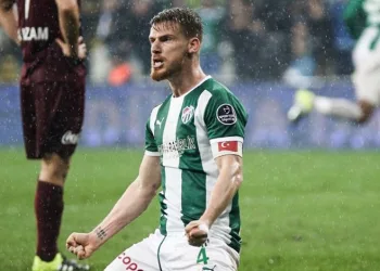 Serdar Aziz’den Bursaspor’a forma desteği