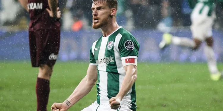 Serdar Aziz’den Bursaspor’a forma desteği