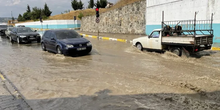 Tekirdağ’da sağanak sonrası su baskınları yaşandı